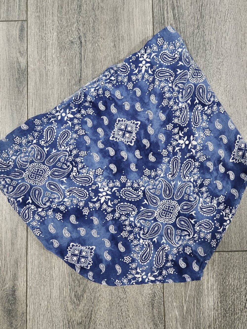 Hollister Sleeveless Paisley Crop Top sz M